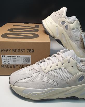 Yeezy V2 700 Analog