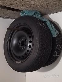N. 4 Gomme da neve più cerchi in ferro 205/55 -16