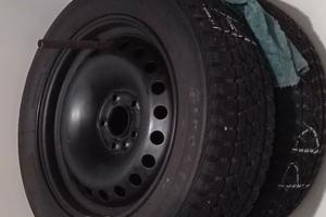 N. 4 Gomme da neve più cerchi in ferro 205/55 -16