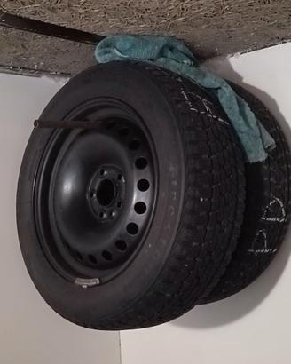 N. 4 Gomme da neve più cerchi in ferro 205/55 -16