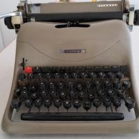 macchina da scrivere Olivetti