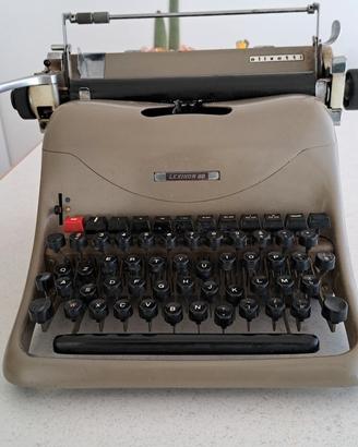 macchina da scrivere Olivetti