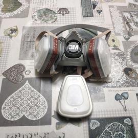 Semi maschera 3M completa di filtri nuovi