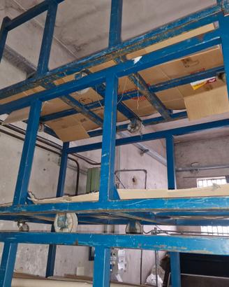 Scaffali impilabili con e senza ruote