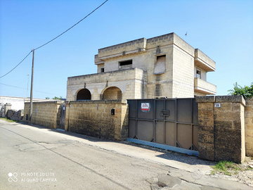 Immobile di 520mq su tre livelli