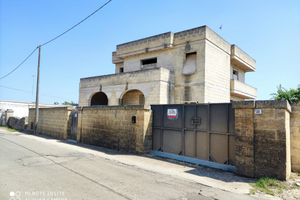 Immobile di 520mq su tre livelli