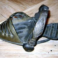 antica staffa in ottone