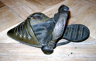 antica staffa in ottone