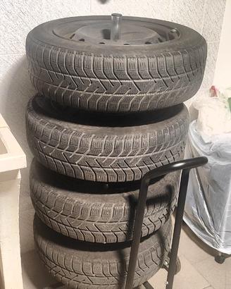 4 Cerchi 15" + Gomme + Portaruote (pari al nuovo)