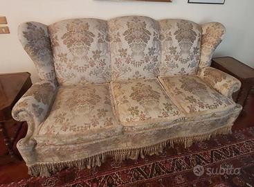 Divano e poltrone classiche vintage