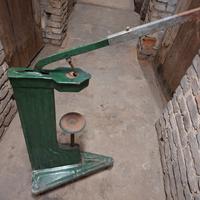 tappatrice per tappi di sughero