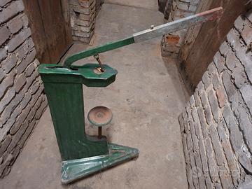 tappatrice per tappi di sughero