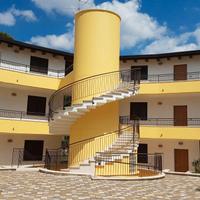 Trilocale rifinito con posto auto vicino al mare