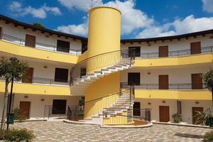 Trilocale rifinito con posto auto vicino al mare