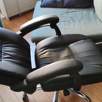 Sedia ufficio con poggiapiedi reclinabile