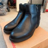 Stivaletti in pelle Bata