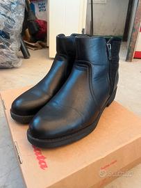 Stivaletti in pelle Bata