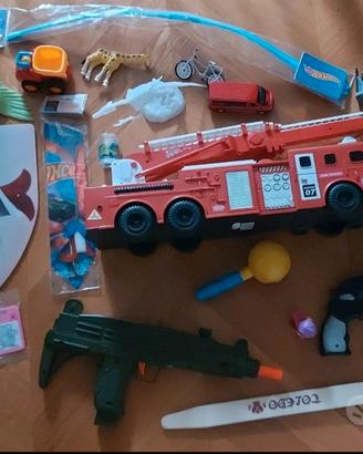 Giochi di vario tipo tra cui Hot Wheels e Avengers