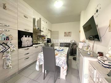 QUADRILOCALE CON BALCONE E CANTINA