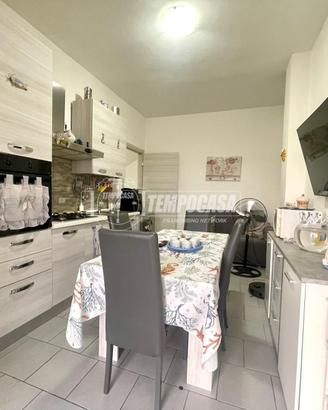 QUADRILOCALE CON BALCONE E CANTINA