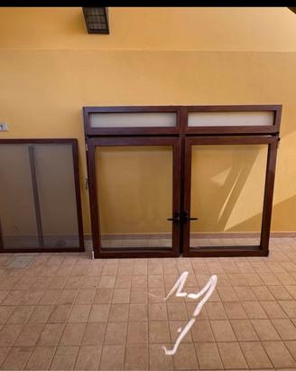 finestre con due ante e zanzariere