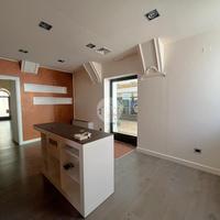 NEGOZIO A DESENZANO DEL GARDA