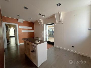 NEGOZIO A DESENZANO DEL GARDA