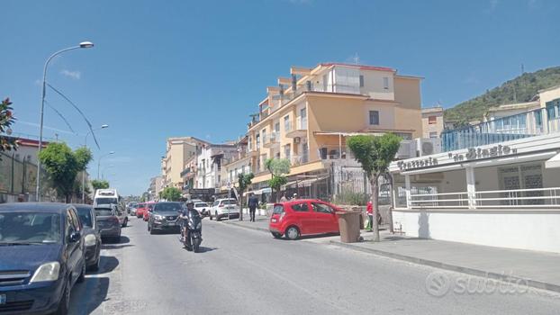 NEGOZIO A POZZUOLI