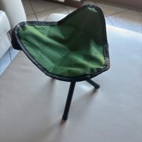 Sgabello campeggio tre piedi verde militare
