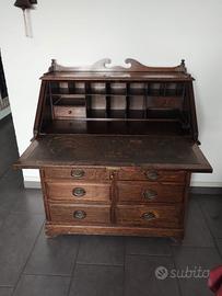 Scrittoio a ribalta del 1700