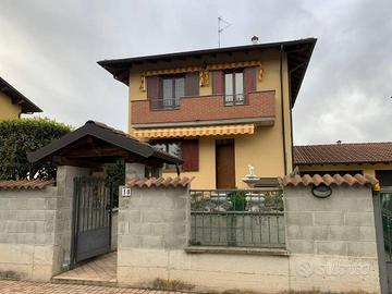 Villa di 180 m² con 4 locali e box auto doppio a M