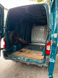 Renault Master incidentato