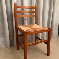 Sedie in legno e rafia