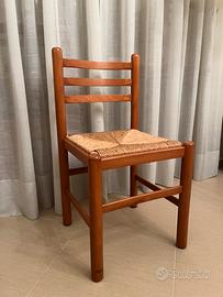 Sedie in legno e rafia