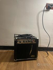 amplificatore e cavo per chitarra