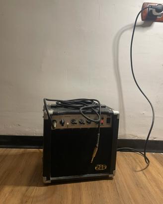amplificatore e cavo per chitarra