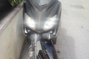 Yamaha X-Max 250