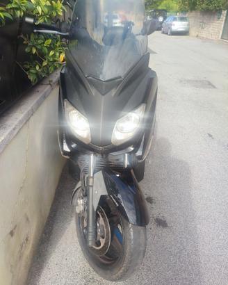 Yamaha X-Max 250