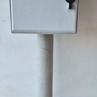 Palo e cassetta doppio contatore elettrico enel