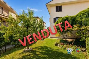 Villetta a schiera di 249 m² con 4 locali e box au