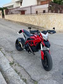 Hypermotard 821