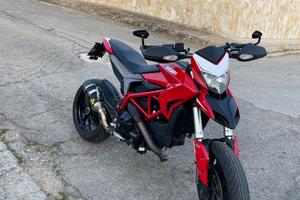 Hypermotard 821