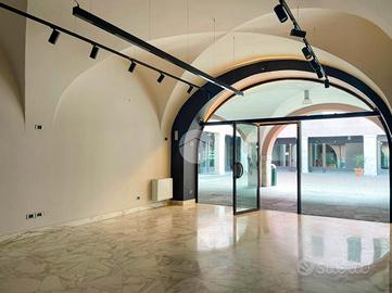 NEGOZIO A BRESCIA