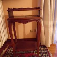 Tavolino in legno con 3 ripiani