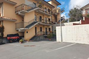 2 vani arredato con 2 p.auto in residence