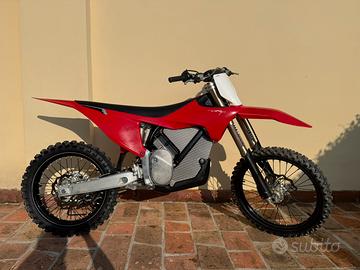 Stark Varg MX 1.0 60 cv 20 ore totali