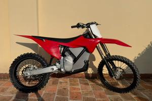 Stark Varg MX 1.0 60 cv 20 ore totali