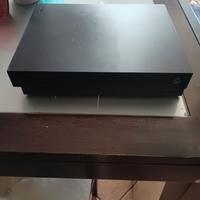 console Xbox One X 1tb + cuffie wif + 3 controller