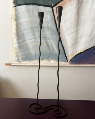 Due candelabri in ferro battuto