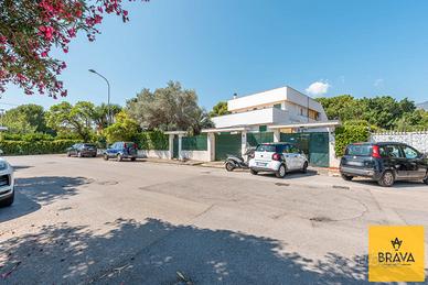 Villa con giardino in Via Nettuno - Mondello